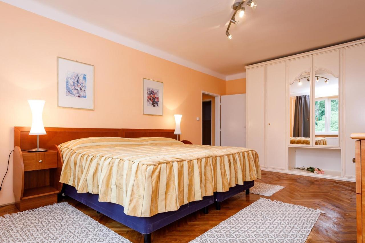 Apartments Tgm 11 Karlovy Vary Bagian luar foto