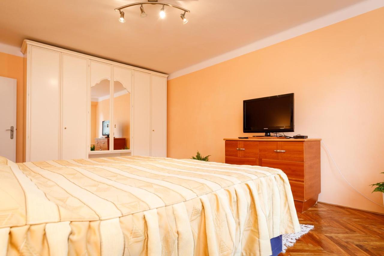 Apartments Tgm 11 Karlovy Vary Bagian luar foto