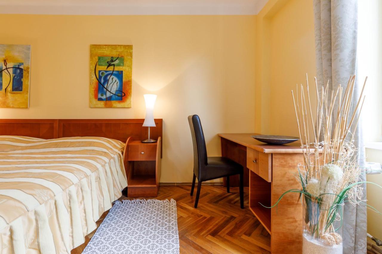 Apartments Tgm 11 Karlovy Vary Bagian luar foto