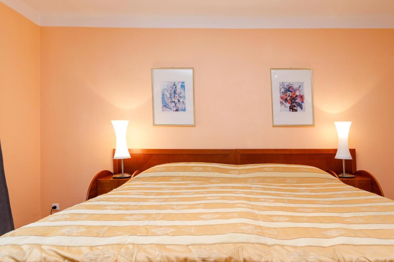 Apartments Tgm 11 Karlovy Vary Bagian luar foto