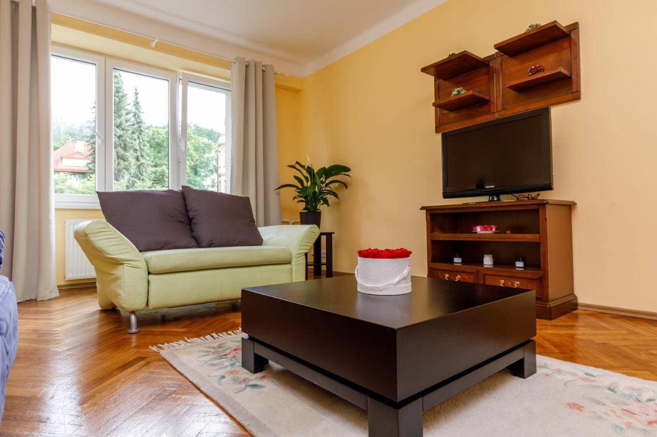 Apartments Tgm 11 Karlovy Vary Bagian luar foto