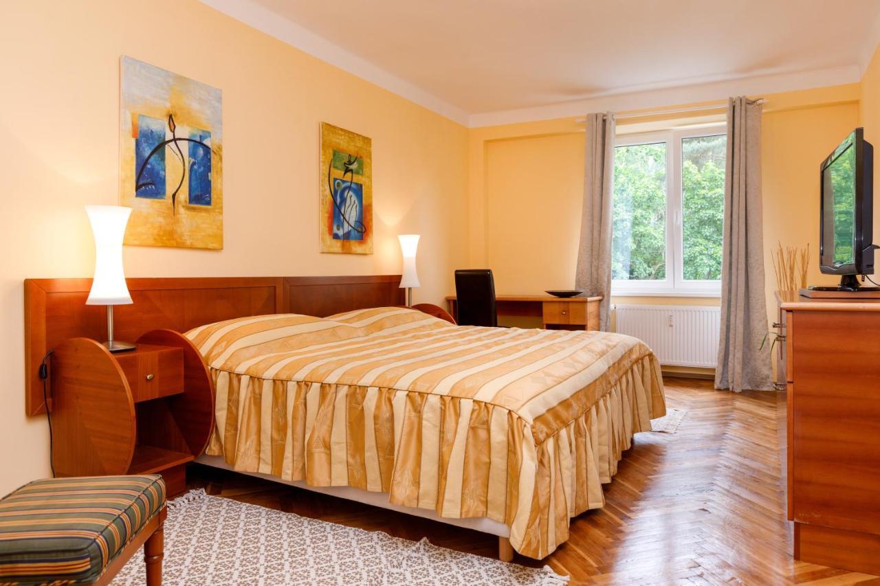 Apartments Tgm 11 Karlovy Vary Bagian luar foto