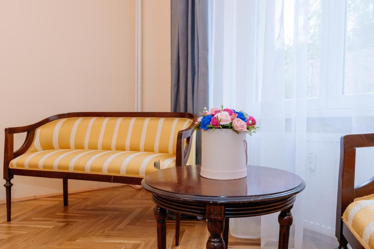 Apartments Tgm 11 Karlovy Vary Bagian luar foto