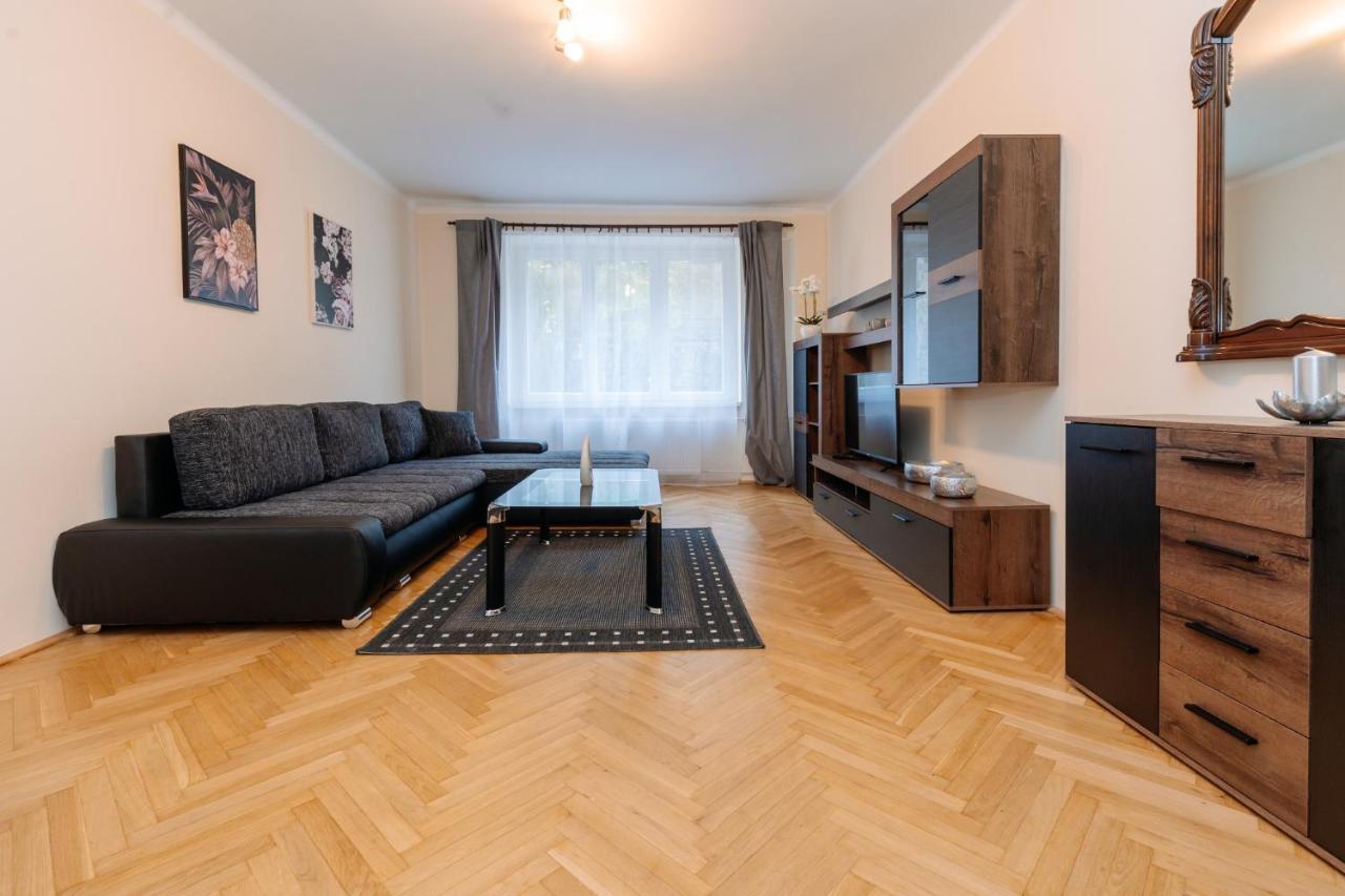 Apartments Tgm 11 Karlovy Vary Bagian luar foto