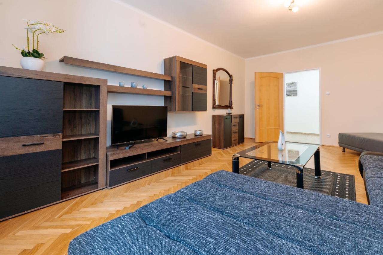 Apartments Tgm 11 Karlovy Vary Bagian luar foto