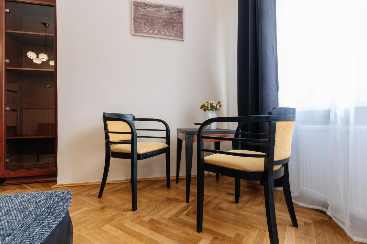 Apartments Tgm 11 Karlovy Vary Bagian luar foto