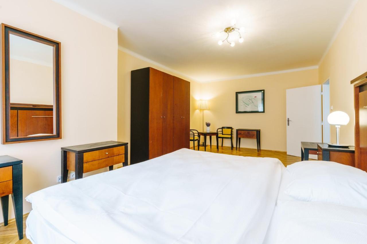 Apartments Tgm 11 Karlovy Vary Bagian luar foto