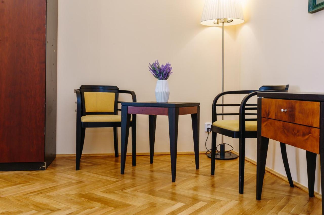 Apartments Tgm 11 Karlovy Vary Bagian luar foto