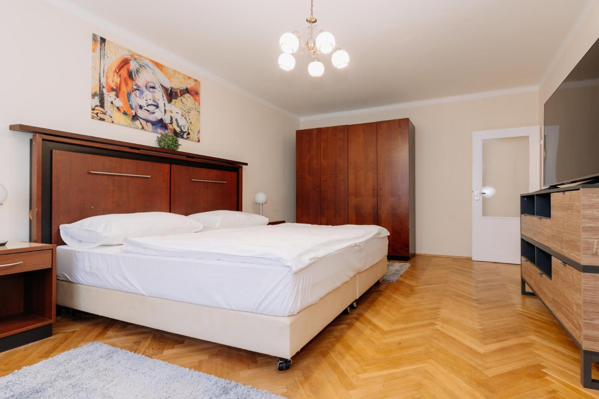 Apartments Tgm 11 Karlovy Vary Bagian luar foto