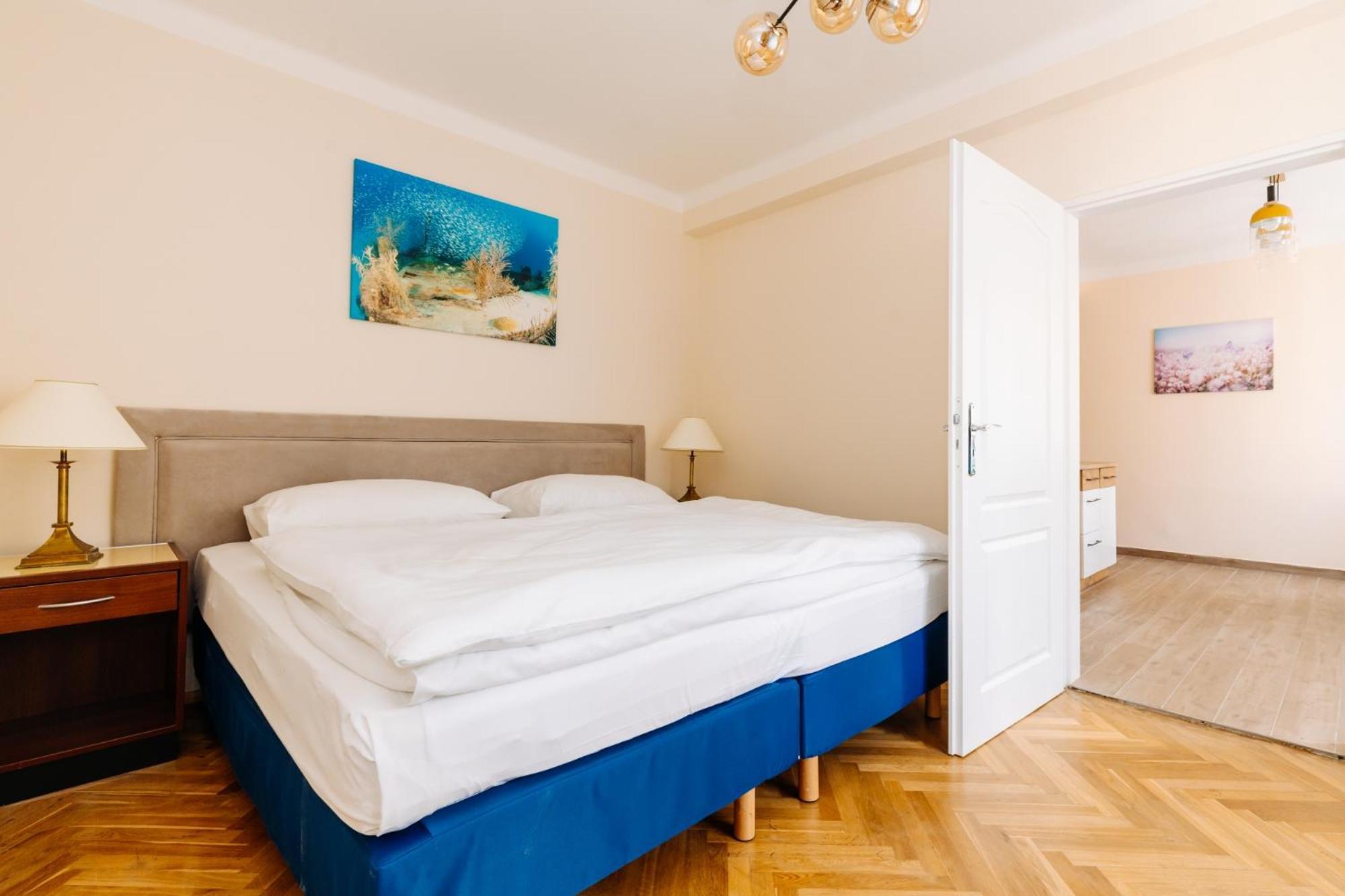 Apartments Tgm 11 Karlovy Vary Bagian luar foto