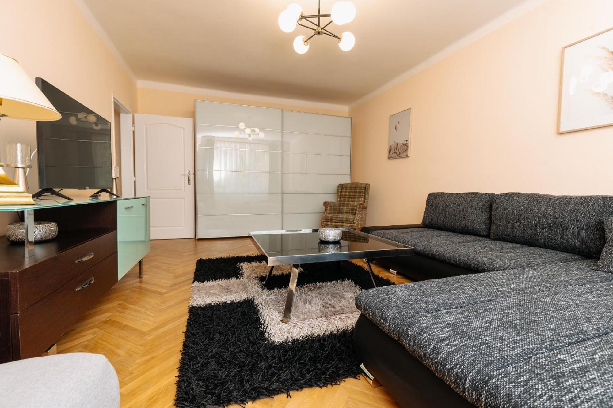Apartments Tgm 11 Karlovy Vary Bagian luar foto