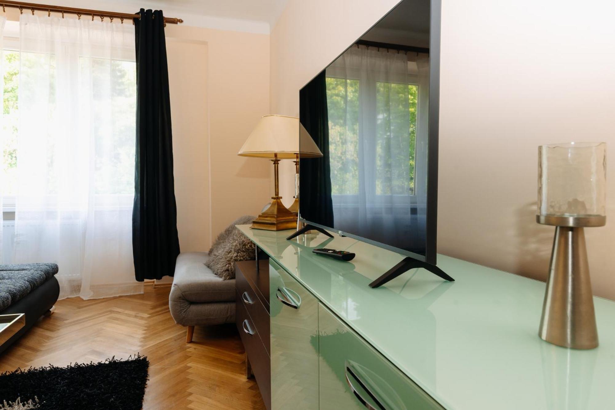 Apartments Tgm 11 Karlovy Vary Bagian luar foto